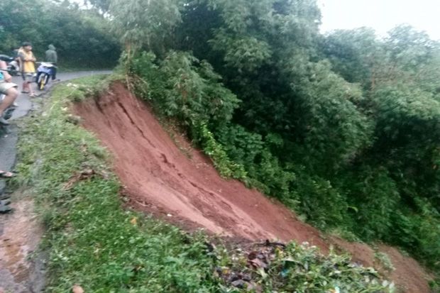 Diterjang Banjir dan Longsor Petani Purwakarta Terancam Gagal Panen