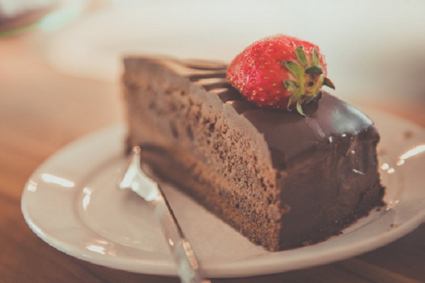 Studi: Makan Kue Cokelat Bisa Turunkan Berat Badan