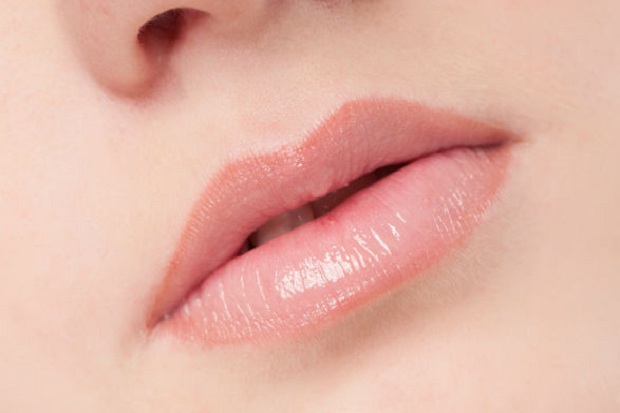 7 Cara Cerahkan Bibir Dalam Semalam