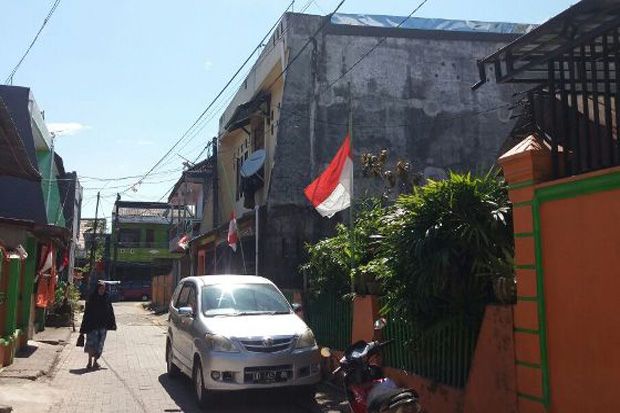 Matinya Demokrasi, Warga Makassar Kibarkan Bendera Setengah Tiang