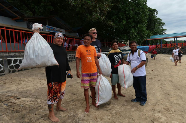 Malendong Bersih-Bersih Bunaken Hasilkan 1,5 Ton Sampah