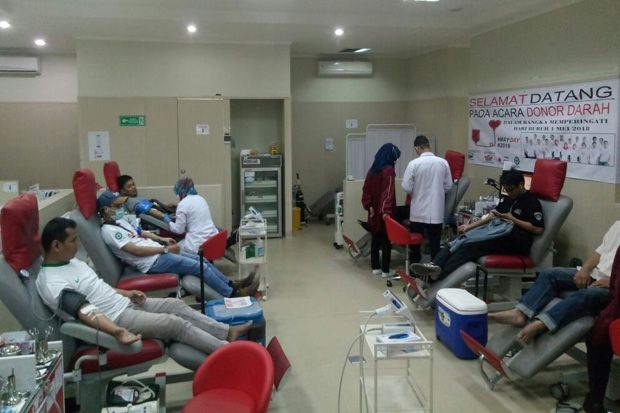 Peringati May Day, Buruh di Bandung Donor Darah