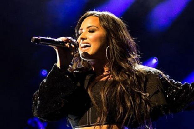 Demi Lovato Patah Kaki Saat Kunjungi Bali