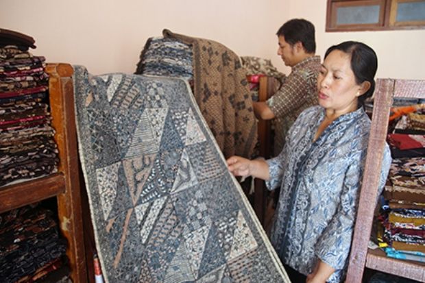 Kemenkop UKM Upayakan Akses Pemasaran Batik Tenun Gedog