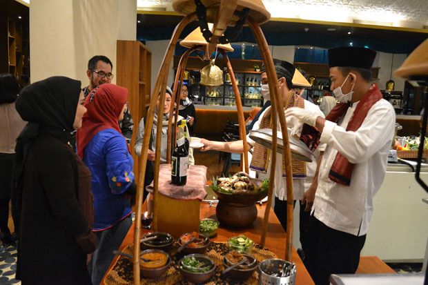 Pasar Malam Hotel Century Park Sediakan Masakan Nusantara