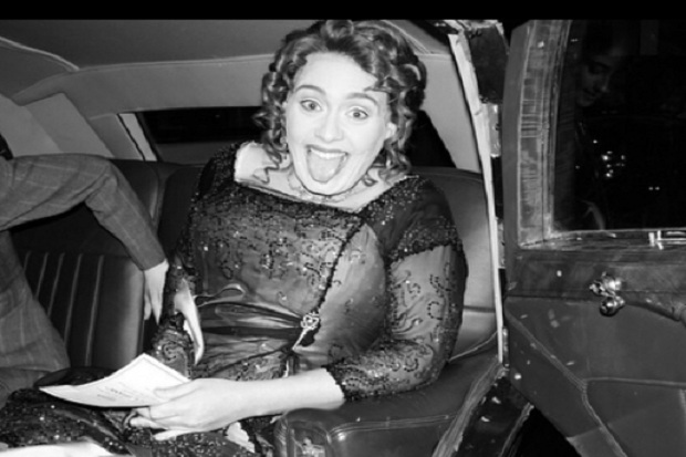 Genap 30 Tahun, Adele Rayakan Ulang Tahun dengan Tema Titanic