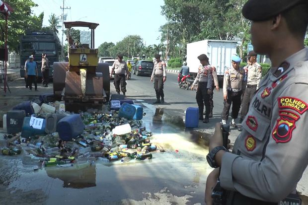 Ribuan Botol Miras Dimusnahkan Polres Kendal