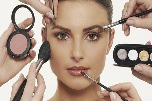 Makeup Membantu Wanita Perbaiki Mood dan Kepercayaan Diri