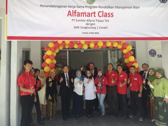 Program Alfamart Class Hadir di SMA Sangkuriang 1 Cimahi