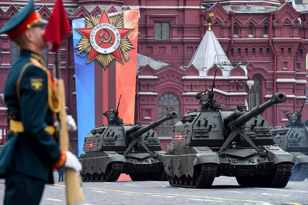 Rusia Pamer Kekuatan Militer dalam Pawai di Lapangan Merah