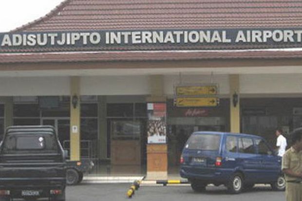 Penerbangan di Bandara Adisutjipto Ditutup hingga Sore