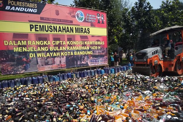 Polrestabes Bandung Musnahkan 25.000 Botol Miras