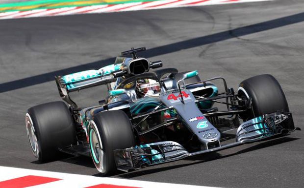 Lewis Hamilton Asapi Rival di Latihan Bebas Kedua