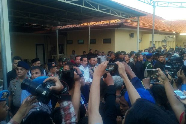Jokowi Perintahkan Kapolri Usut Tuntas Bom Bunuh Diri di Surabaya
