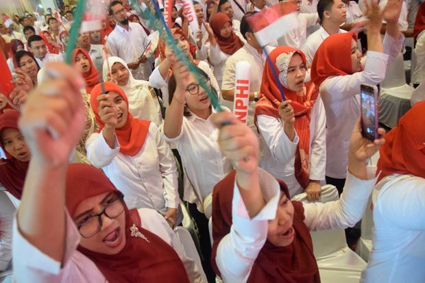 Ribuan Perawat Keluhkan Status Kerja ke Megawati
