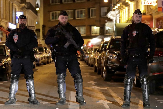 Pelaku Serangan Pisau di Paris Pekikan Takbir Saat Beraksi