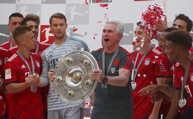 Bayern Muenchen Rayakan Gelar Bundesliga Keenam Beruntun