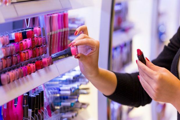 Tips Aman Mencoba Tester Makeup Sebelum Membeli Produk