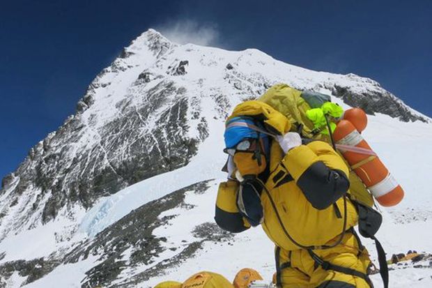 Dua Sherpa Pecahkan Rekor Dunia