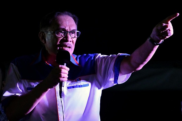 Ditelepon Najib yang Kalah Pemilu, Anwar: Dia Benar-benar Hancur
