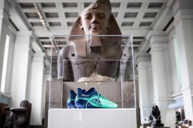 Sepatu Mohamed Salah Dimuseumkan Bareng Patung Firaun