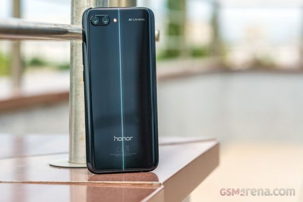 Inilah Perbedaan Keunggulan Honor 10 dengan Huawei P20