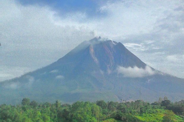 Sinabung Kembali Keluarkan Abu Vulkanik 2.500 Meter