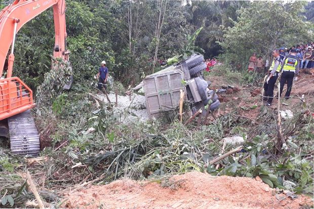 Tabrakan Beruntun di Riau, 4 Tewas dan 9 Luka