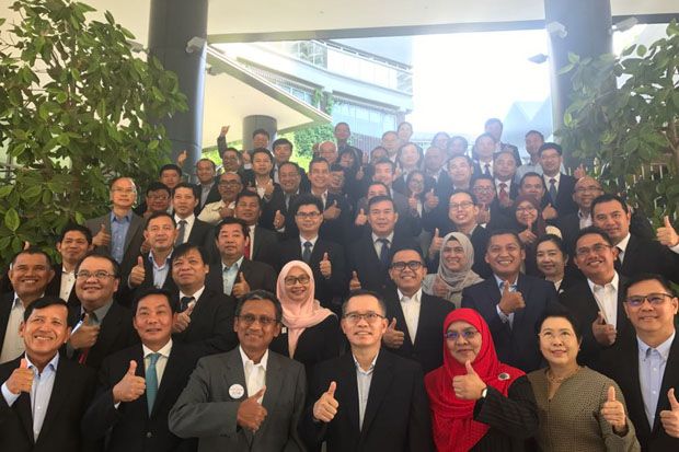 Bupati Anas Perkuat Jejaring di Forum Kota Cerdas ASEAN