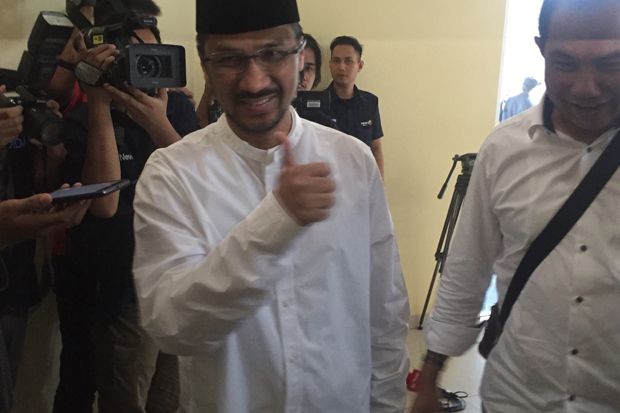 Mengenakan Baju Koko Putih, Abraham Samad Temui Presiden PKS