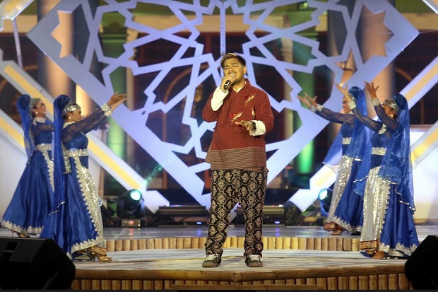 Abdul Idol Sapa Penggemar Surabaya dengan Lagu Religi