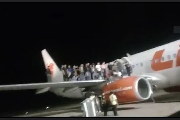 Ada yang Bercanda Bawa Bom, Penumpang Lion Air Berhamburan