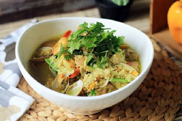 Lengkapi Gizi Makan Sahur dengan Sup Nasi Seafood
