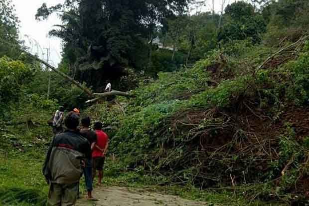 Bencana Longsor Putus Akses Ribuan Warga di Toraja