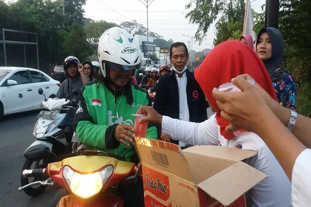 400 Takjil Kartini Perindo Ludes Dalam 10 Menit di Semarang