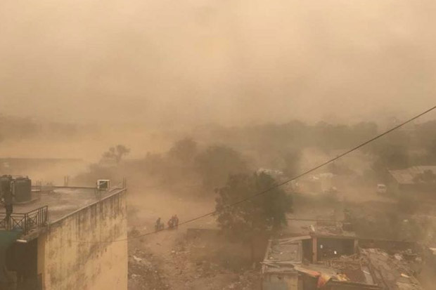Badai Debu di Uttar Pradesh India Tewaskan 16 Orang
