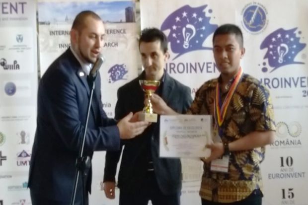 Tiga Mahasiswa UII Juara Inovasi Internasional di Rumania