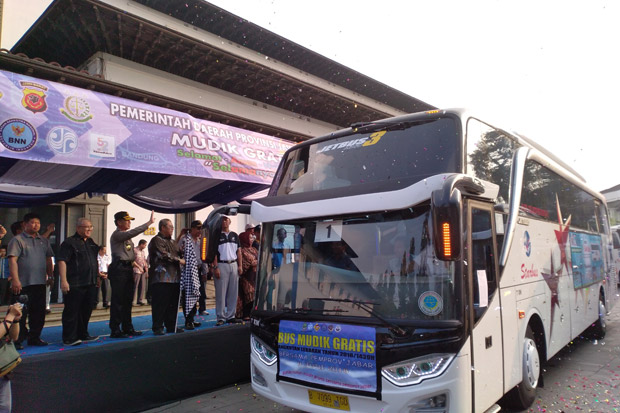 Pemprov Jabar Berangkatkan Ribuan Pemudik dengan 130 Bus