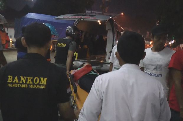 Dua Gadis Pemudik Motor Ditabrak Mobil di Semarang