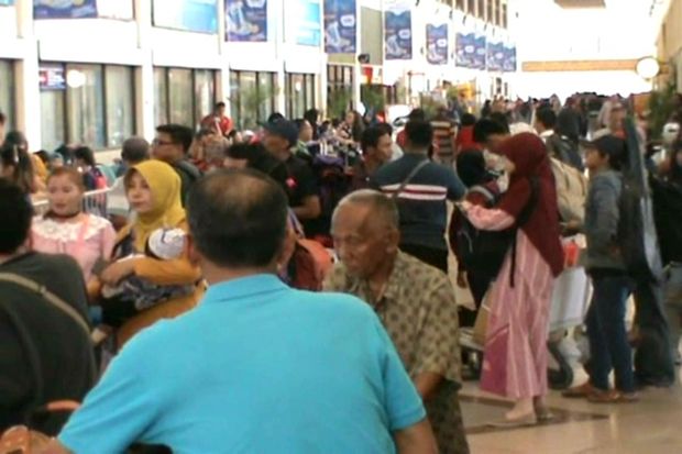 Delay Warnai Lonjakan Arus Mudik di Bandara Juanda Surabaya