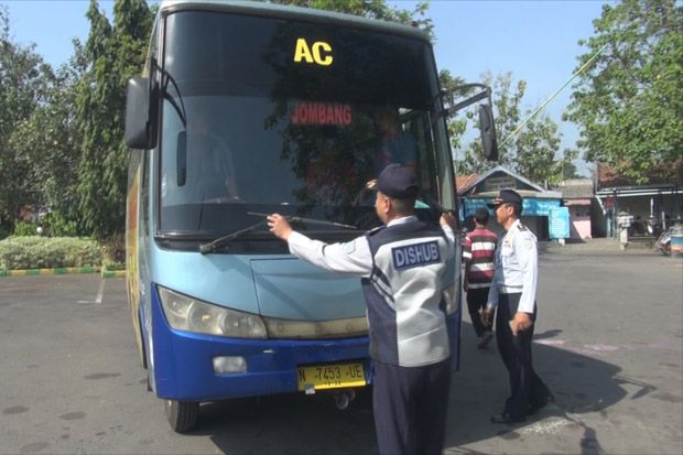 Razia Angkutan Lebaran, Petugas Temukan Sejumlah Bus Tak Layak Jalan