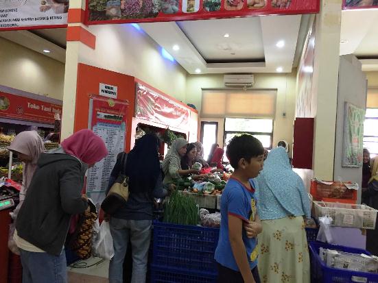 Harga Lebih Murah, Toko Tani Indonesia Diserbu Pembeli