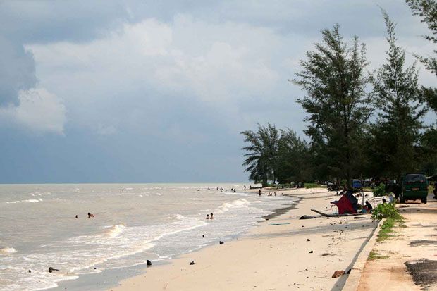 10 Lokasi di Pantai...