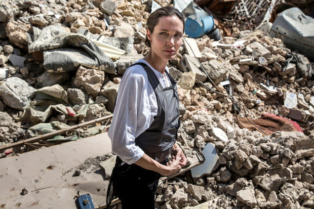 Menyambangi Mosul, Jolie: Anda Bisa Mencium Bau Mayat