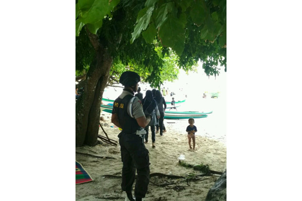 Demi Keamanan, Personel Polda Maluku Jaga Tempat Wisata dan Pelabuhan