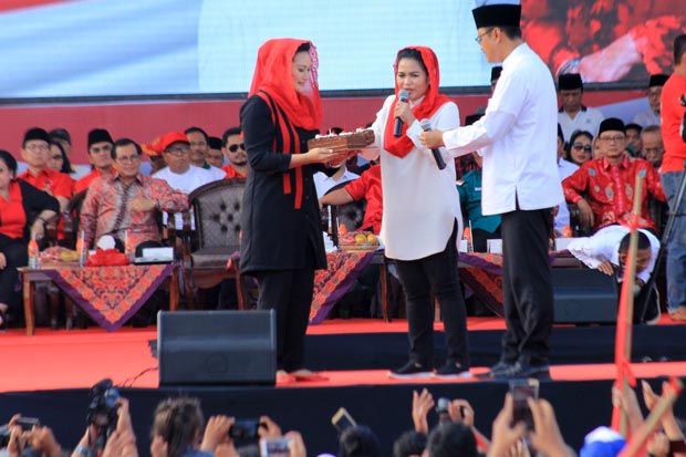 Kampanye Akbar Gus Ipul-Puti Diwarnai Perayaan Ultah Jokowi