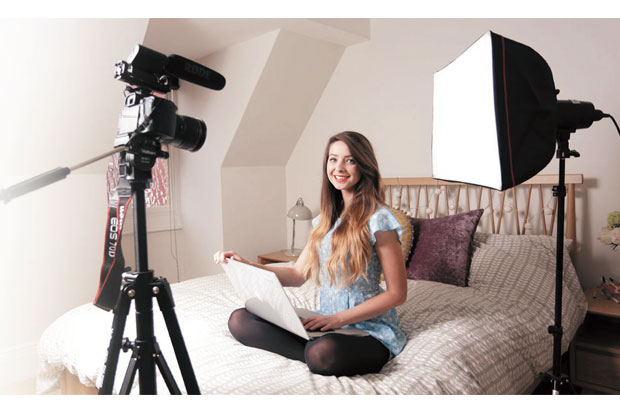 Zoella Sugg Beauty Vlogger yang Sukses