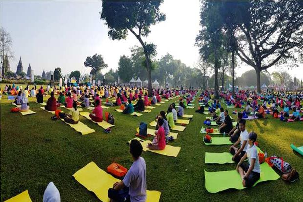 Ribuan Peserta Ramaikan Prambanan International Yoga Day