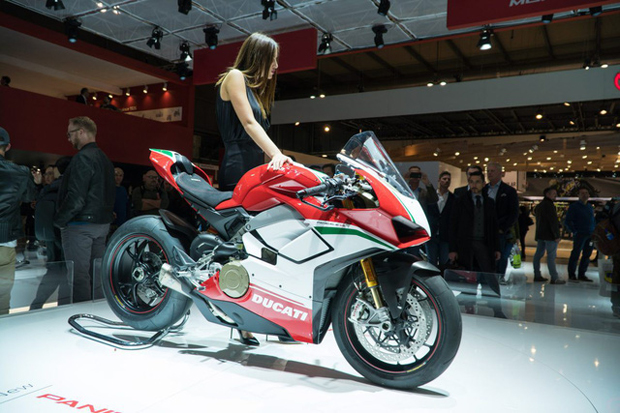 Ducati Siap Pasarkan Panigale V4 Berjubah Full Serat Karbon