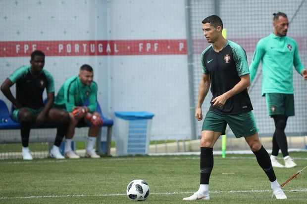 Lawan Iran, Pelatih Portugal : Ini Bukan Perang Ronaldo